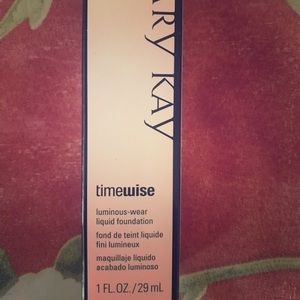 Mary Kay Timewise Luminous Wear liquid foundation
